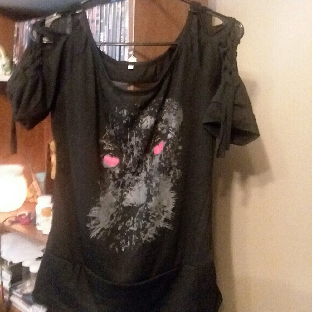 Black nice shirt with cat  size xl